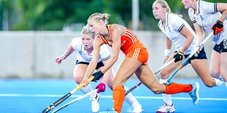 Dymph Luttge sprint richting het Schotse doel. Foto: Worldsportpics/Bart Scheulderman