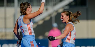 Katerina Langedijk en Veere te Horst vieren een doelpunt. Foto: Worldsportpics/Bart Scheulderman