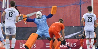 Keeper Hidde Brink brengt redding tegen de Belgen. Foto: Bart Scheulderman