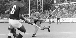 Ties Kruize in actie tegen Pakistan.
