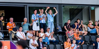 De support op de tribune van premier Rob Jetten. Foto: Worldsportpics/Ewout Pahud de Mortanges