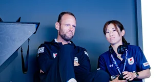 Daan Sabel met assistent-coach Yuri Nagai. Foto: Worldsportpics/Ewout Pahud de Mortanges