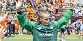Anne Veenendaal bedankt het Rotterdamse publiek. 