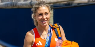 Laura Nunnink zoals we haar al een tijdje niet meer hebben gezien: in het Oranje-tenue
