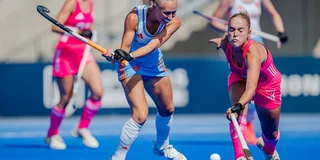 Iris de Kemp neemt het Duitse doel onder vuur. Foto: Worldsportpics/Frank Uijlenbroek