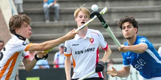 De strijd tussen Oranje-Rood en Kampong in de NK-finale. Foto: Willem Vernes