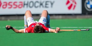 Teleurstelling bij Hurley na de degradatie. Foto: Ewout Pahud de Mortanges