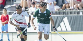 Pepijn van der Heijden in een sprintduel met Dayaan Cassiem. Foto: Willem Vernes