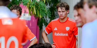 Thije Bakker aandacht luisterend tijdens de break. Foto: Worldsportpics/Bart Scheulderman